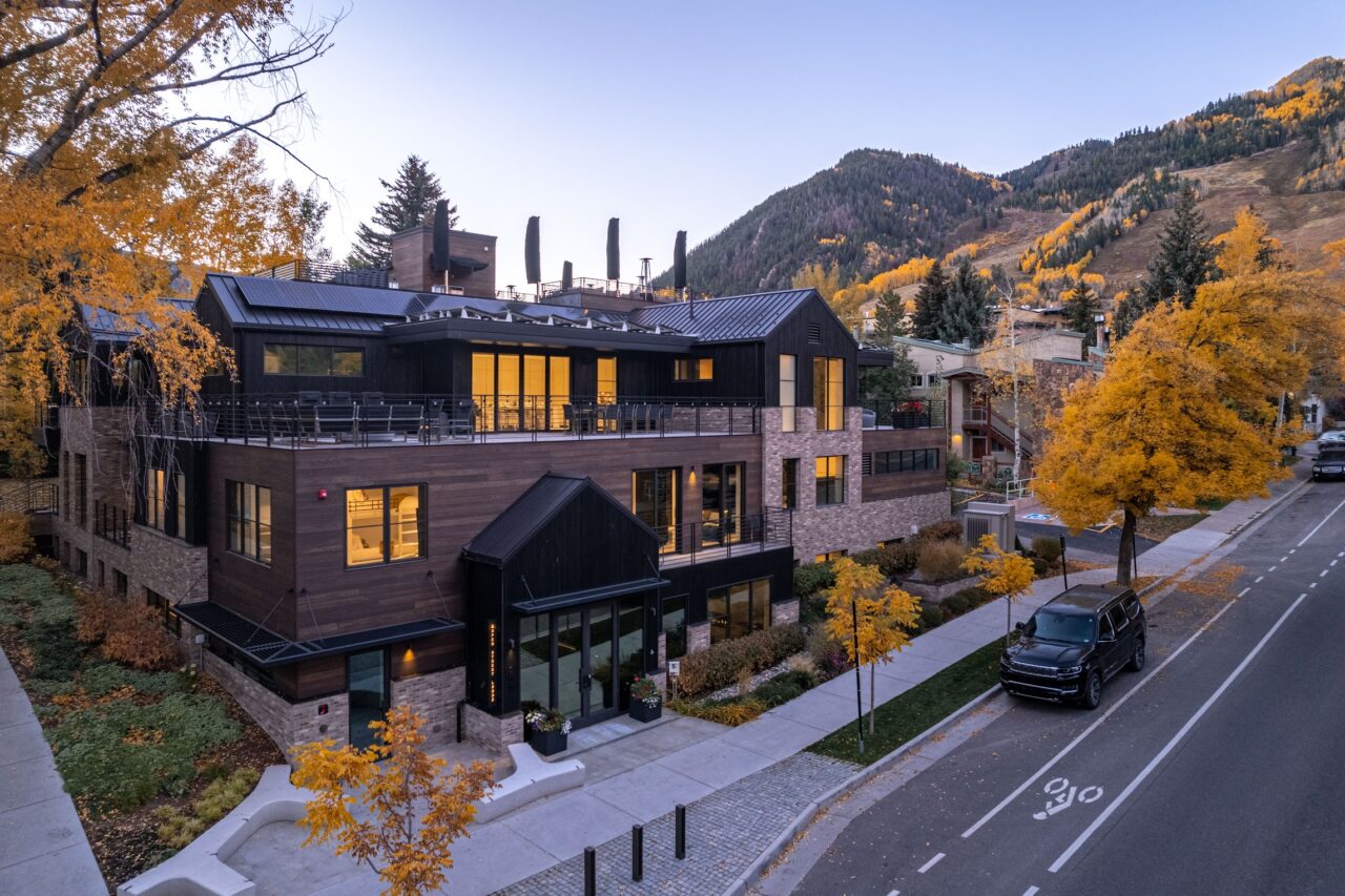street view of the exterior of aspen street lodge with fall foliage